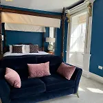 Abbey View Townhouse בית הארחה יוגאל