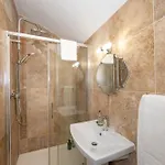 Abbey View Townhouse יוגאל