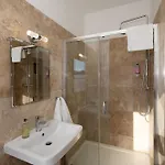 בית הארחה Abbey View Townhouse