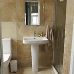Abbey View Townhouse יוגאל
