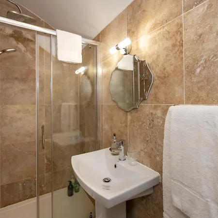 Abbey View Townhouse 4* يوغال