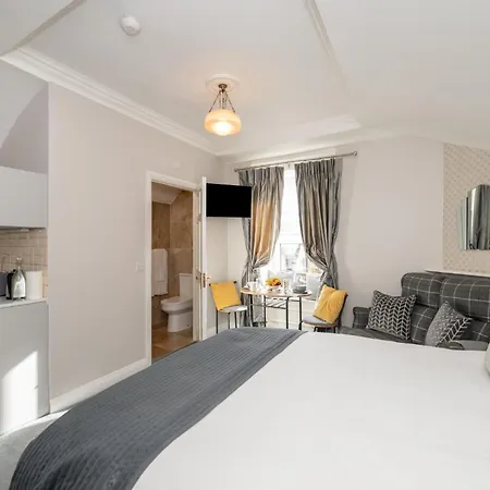 بيت ضيافة Abbey View Townhouse