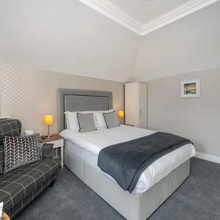 Abbey View Townhouse بيت ضيافة 4*