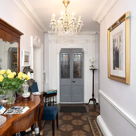 بيت ضيافة Abbey View Townhouse