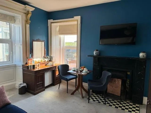 Abbey View Townhouse בית הארחה 4*