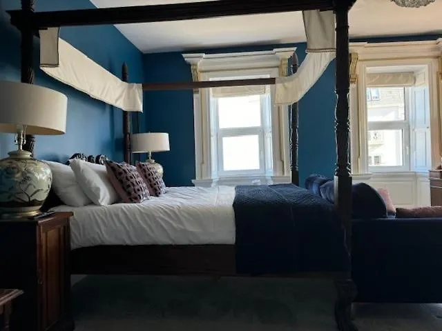 Abbey View Townhouse 4* יוגאל