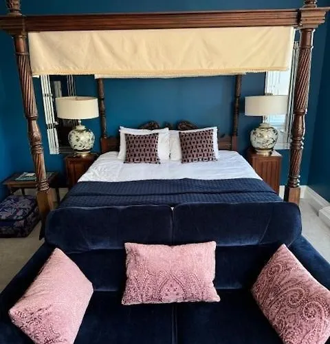 Abbey View Townhouse בית הארחה