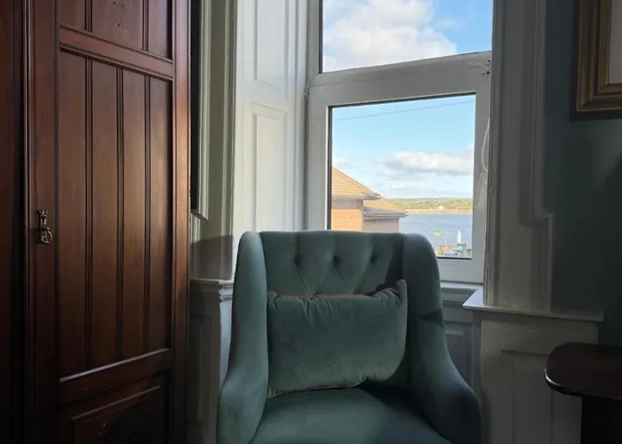 Abbey View Townhouse יוגאל