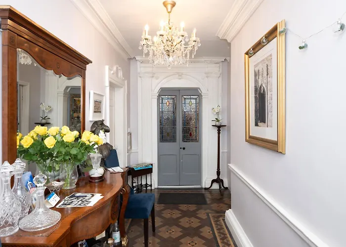 بيت ضيافة Abbey View Townhouse