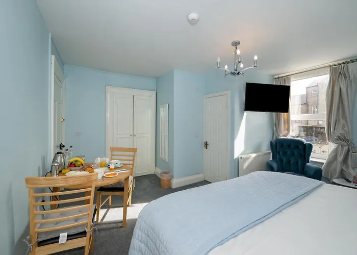 Abbey View Townhouse بيت ضيافة 4*
