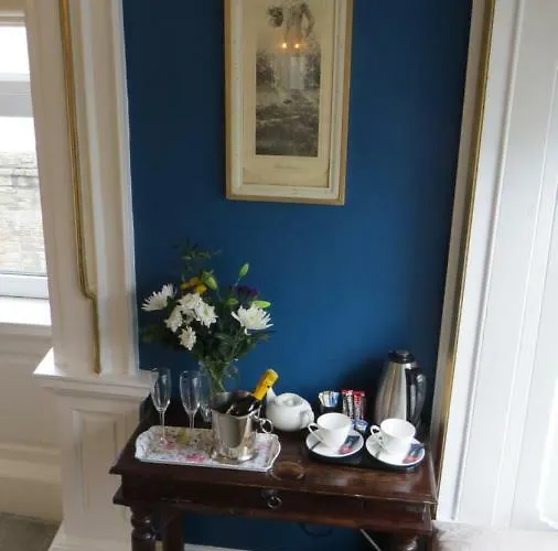 בית הארחה Abbey View Townhouse יוגאל