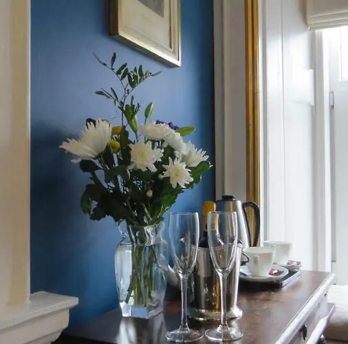 Abbey View Townhouse 4* יוגאל